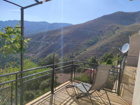 Maison de village avec vue sur les montagnes